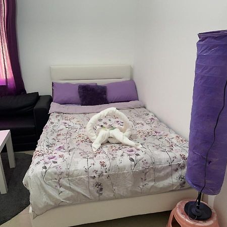 The Purple Place Apartment Абу Даби Екстериор снимка