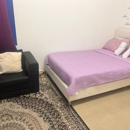 The Purple Place Apartment Абу Даби Екстериор снимка