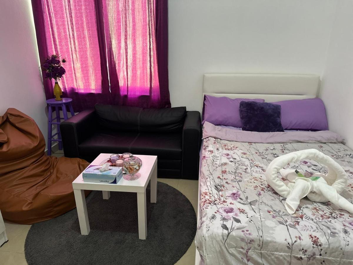 The Purple Place Apartment Абу Даби Екстериор снимка