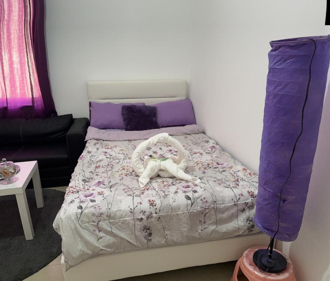The Purple Place Apartment Абу Даби Екстериор снимка