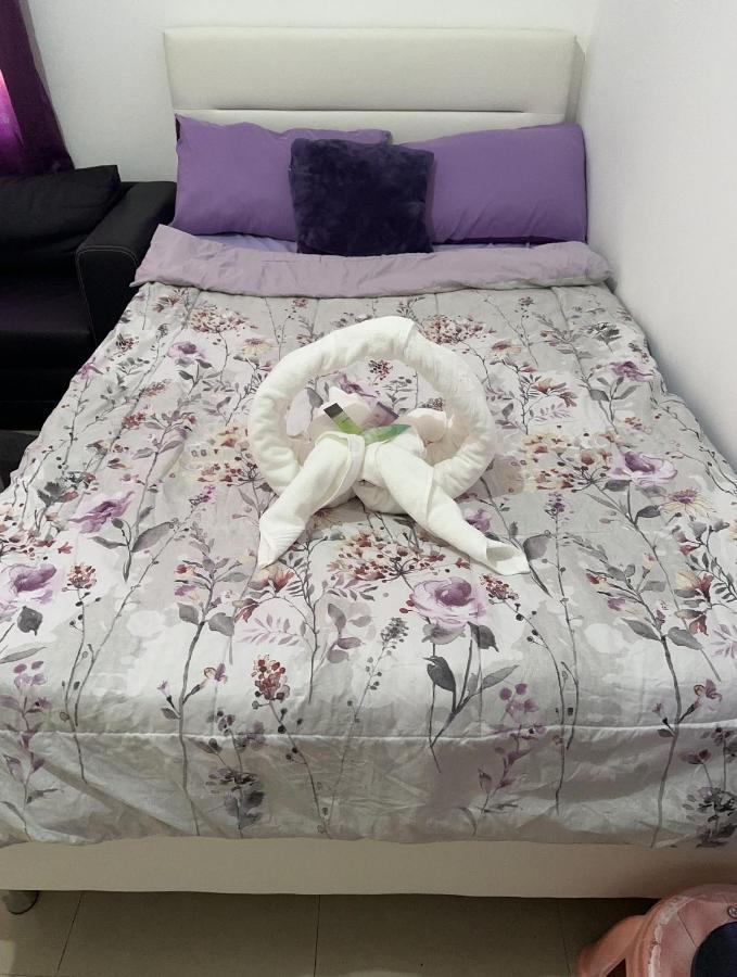 The Purple Place Apartment Абу Даби Екстериор снимка
