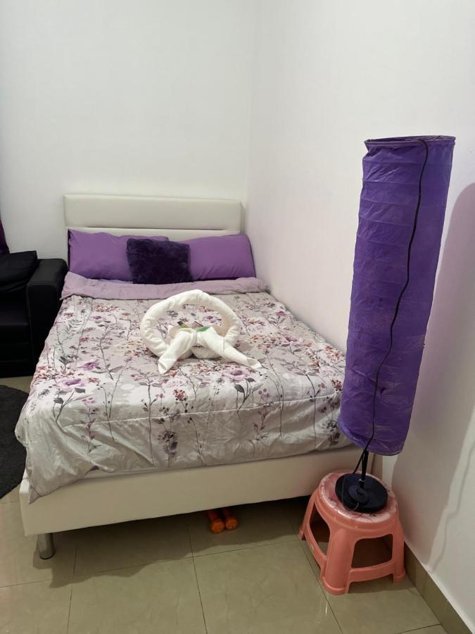 The Purple Place Apartment Абу Даби Екстериор снимка