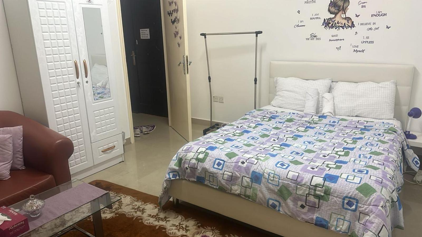The Purple Place Apartment Абу Даби Екстериор снимка