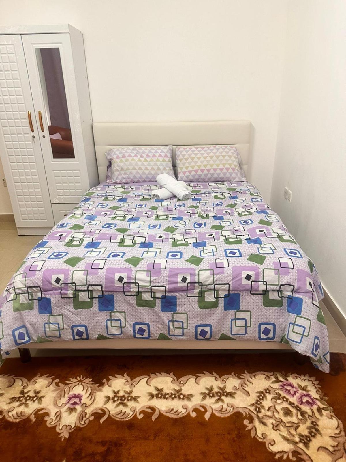 The Purple Place Apartment Абу Даби Екстериор снимка