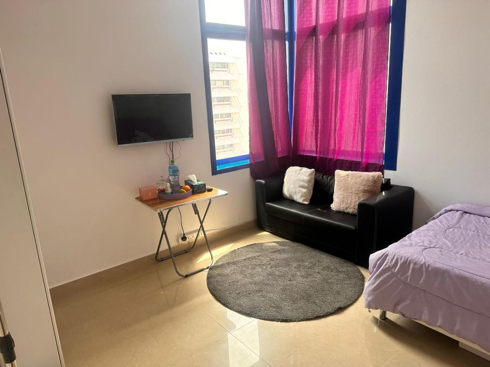 The Purple Place Apartment Абу Даби Екстериор снимка
